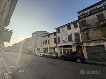 NEGOZIO RISTRUTTURATO MQ.77