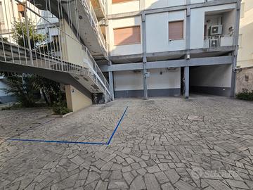 Posto auto+moto+bici n centro a latina via Pio IV