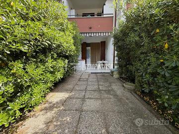 TRILOCALE AL PIANO TERRA CON GIARDINO A LIDO DI SP