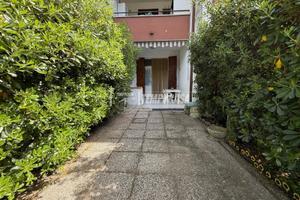 TRILOCALE AL PIANO TERRA CON GIARDINO A LIDO DI SP