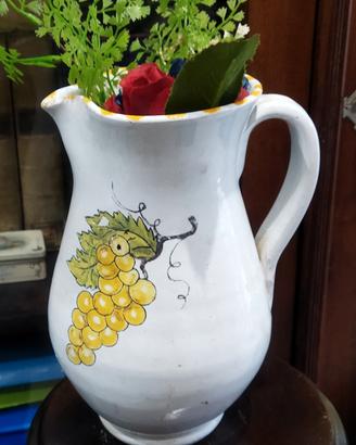 Antiche brocche in maiolica