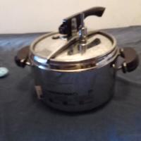 Pentola a pressione nuova