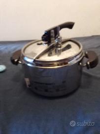 Pentola a pressione nuova