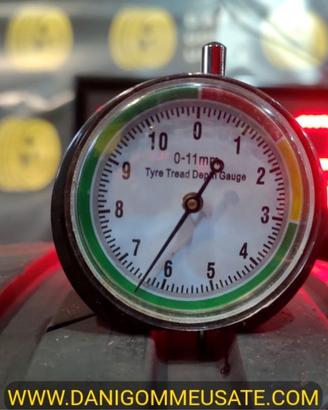 2 GOMME ESTIVE 225 40 18 AL 85% KUMHO DOT22