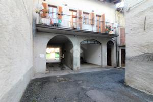 CASA SEMINDIPENDENTE A MONTALTO DORA