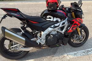 Aprilia tuono v4