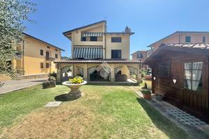 4 LOCALI A ASSISI