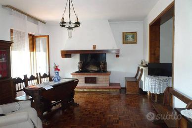 Villa di 130 m² con più di 5 locali e box auto dop