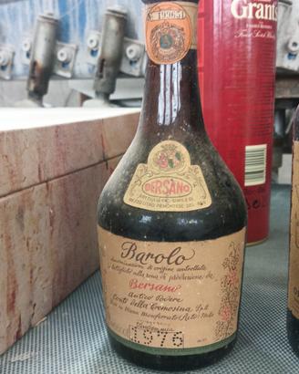 Bottiglia di vino vecchia