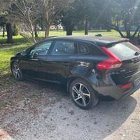 VOLVO V40 D2 KINETIC