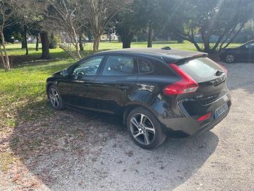 VOLVO V40 D2 KINETIC