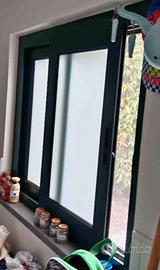 Infisso alluminio 2 ante scorrevoli cn zanzariera