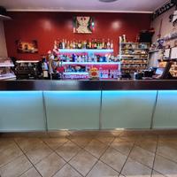 Bancone bar completo con mensole retrobanco