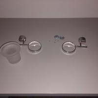Accessori bagno: porta bicchiere, bicchiere