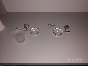 Accessori bagno: porta bicchiere, bicchiere