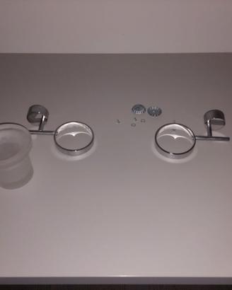 Accessori bagno: porta bicchiere, bicchiere