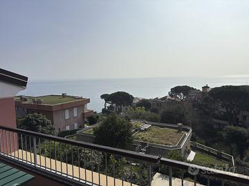Arenzano Pineta trilocale, terrazzo e vista mare