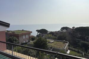 Arenzano Pineta trilocale, terrazzo e vista mare