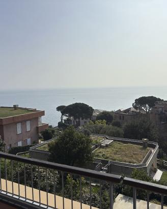 Arenzano Pineta trilocale, terrazzo e vista mare