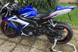 Suzuki gsxr 750 K7