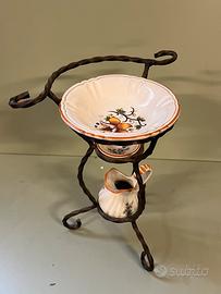 Piccola toeletta lavabo ferro battutto e ceramica