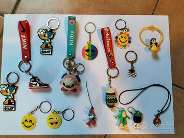 15 portachiavi bambini vari tra cui Pokemon 