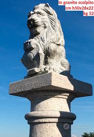 Leone in Granito Scolpito a Mano