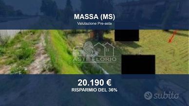 Immobile in asta di 905 m² a Massa