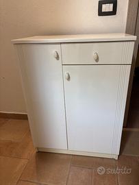 Mobiletto bagno disimpegno