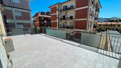 A due passi dal mare con terrazo abitabile