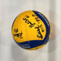 Pallone (N.2) autografato da Chieri