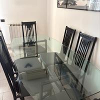 Tavolo moderno piu sedie
