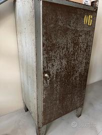 Mobile in ferro vintage