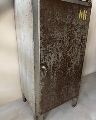 Mobile in ferro vintage