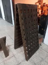 Portabottiglie molto vecchio 