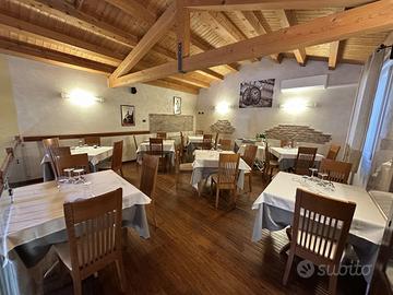 Rinomato ristorante In centro, 60 coperti.