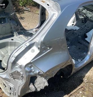 Toyota yaris cross scocca per taglio lamiera