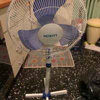 Ventilatore a piantana funzionante