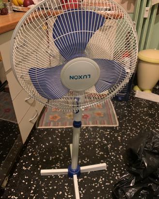 Ventilatore a piantana funzionante