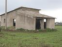 608179-due-case-coloniche-con-17-ettari-a-salica