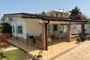 Terracina villetta con giardino 150 m dal mare