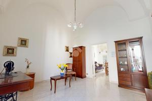 CASA INDIPENDENTE A ORIA