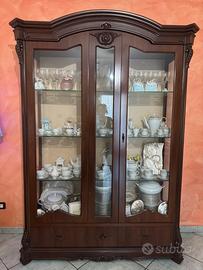 Vetrina in legno stile classica
