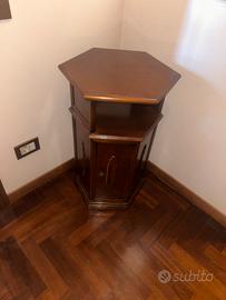 Mobiletto in legno da interno