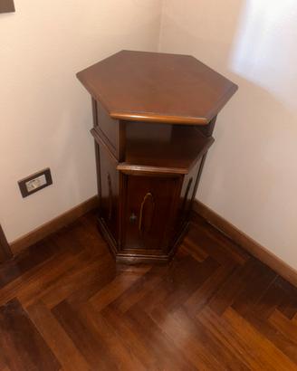 Mobiletto in legno da interno