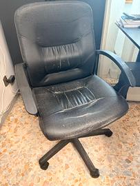 13 sedie nere + 1 bianca ikea ufficio