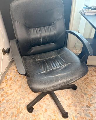 13 sedie nere + 1 bianca ikea ufficio