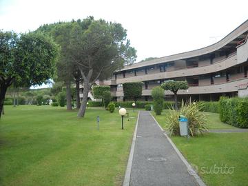 Monolocale con veranda in residence con piscina