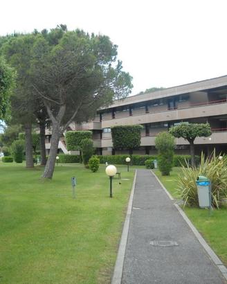 Monolocale con veranda in residence con piscina