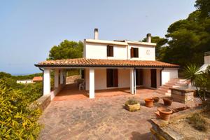 Villa indipendente con ampio terreno - Carlforte